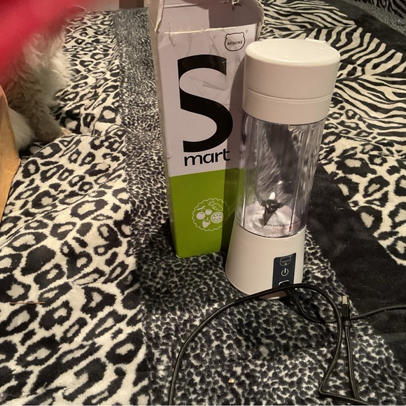 Smart and portable blender - Picture 3 of 3